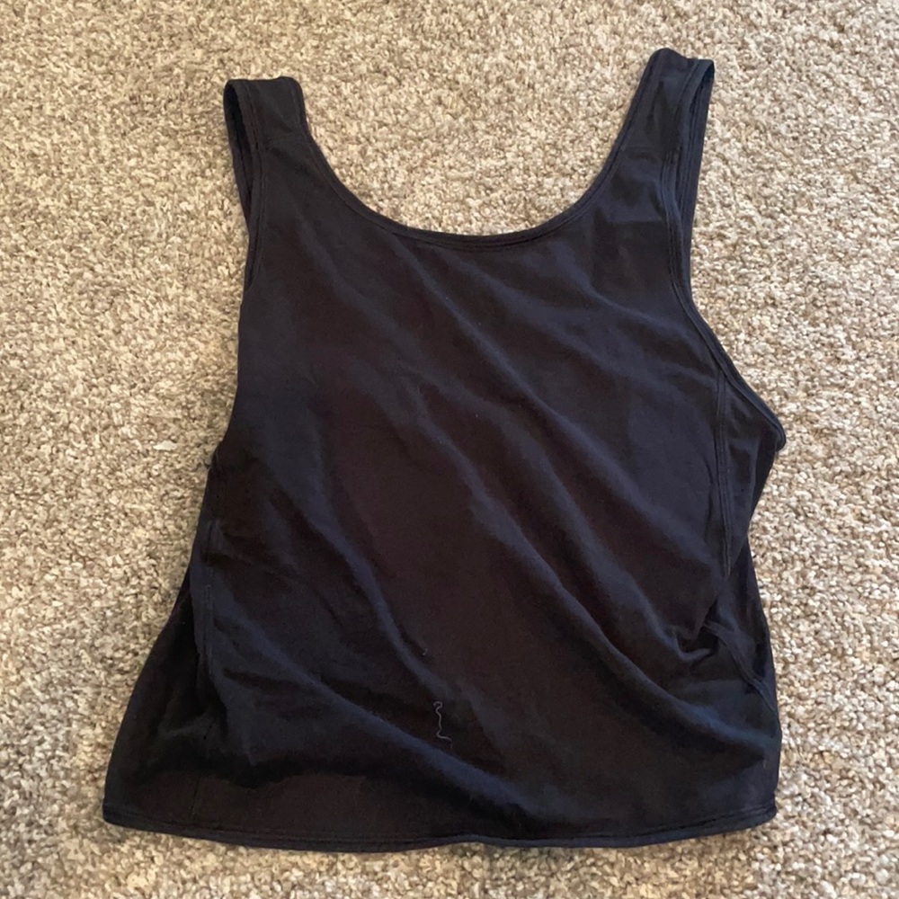 Black cropped lululemon tank top
